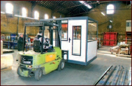Cabine palettisable déposée par chariot élévateur - MSI Toulouse France spécialiste de l'équipement d'atelier cubistic-entrepot