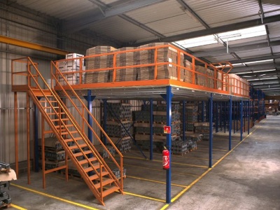 plateforme de stockage à poteaux fournie sur demande par Manutention Stockage Industriel