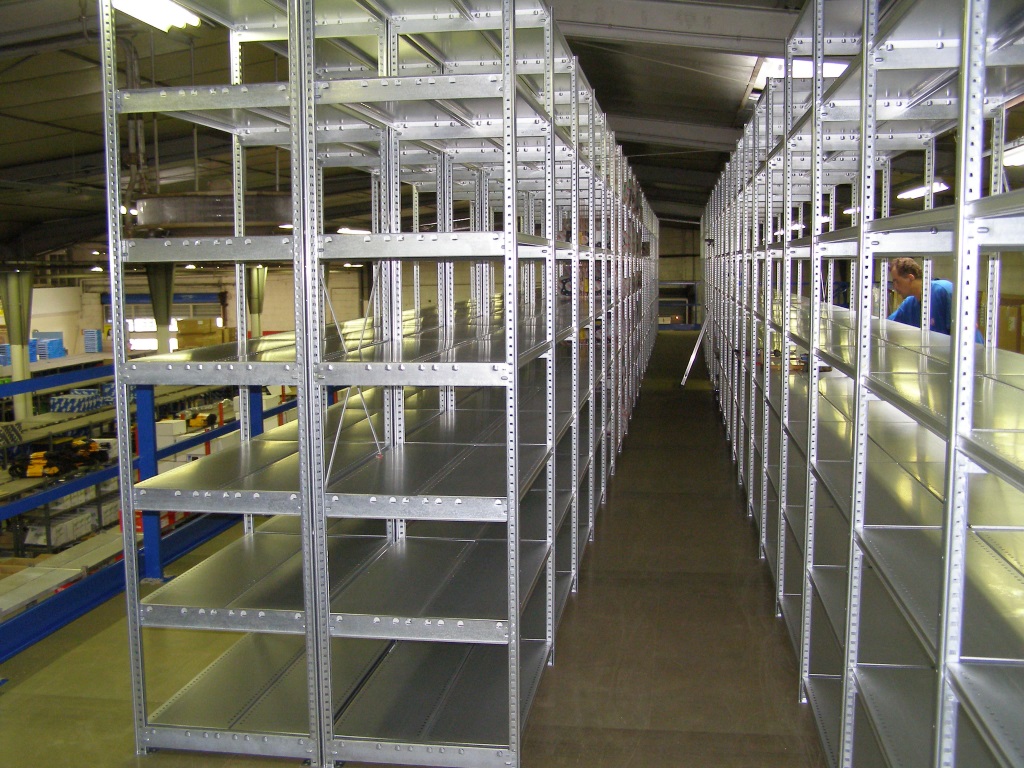 rayonnages tôlés modulables en acier galvanisé anti-corrosion pour stockage en entrepôt ou réserve MSI
